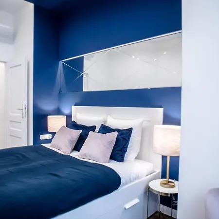 Elegant Design In Vibrant Center شقة بودابست