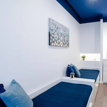 Elegant Design In Vibrant Center بودابست