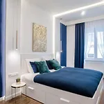 Elegant Design In Vibrant Center *