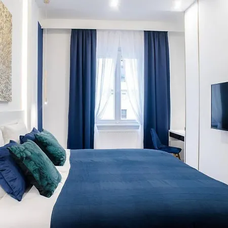 Elegant Design In Vibrant Center アパート *