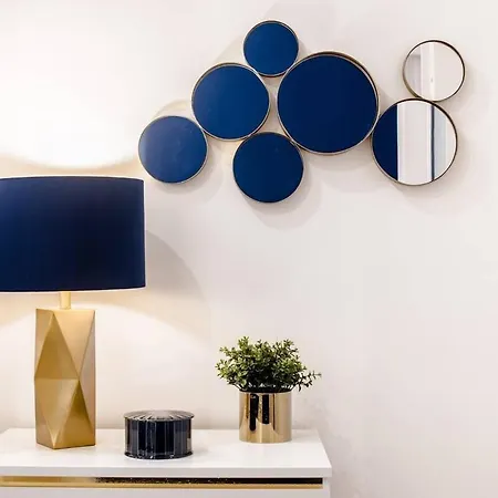 Elegant Design In Vibrant Center *