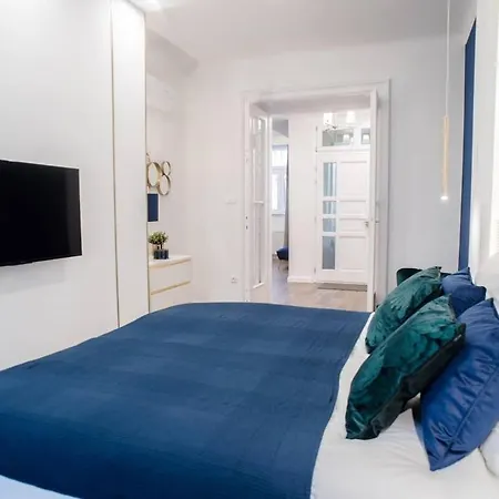 アパート Elegant Design In Vibrant Center ブダペスト