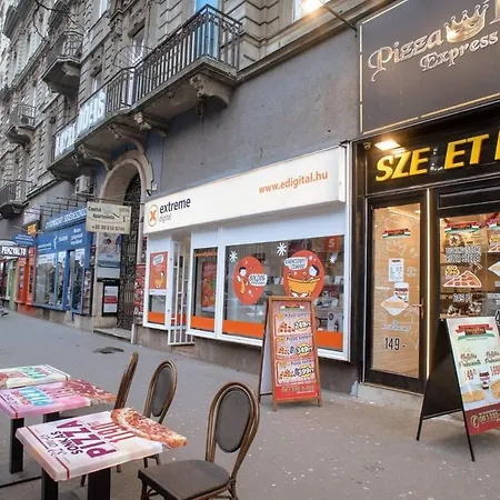 Elegant Design In Vibrant Center アパート *