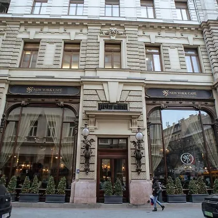 アパート Elegant Design In Vibrant Center *