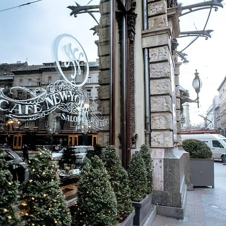 アパート Elegant Design In Vibrant Center *