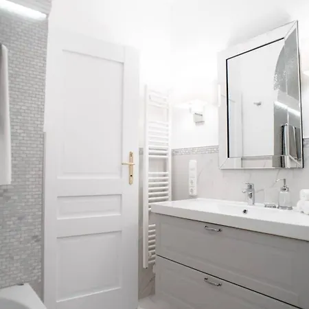 Elegant Design In Vibrant Center アパート ブダペスト