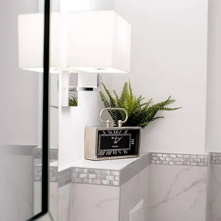 アパート Elegant Design In Vibrant Center ブダペスト