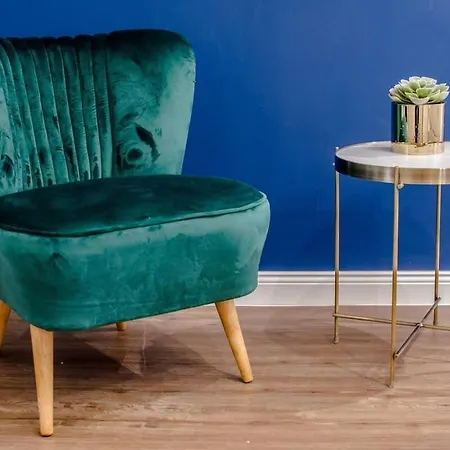 Elegant Design In Vibrant Center *