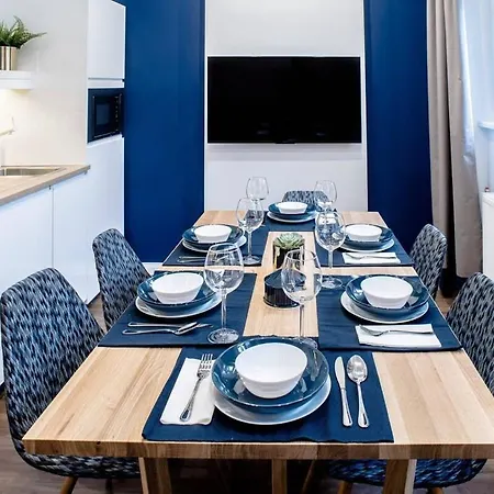 Elegant Design In Vibrant Center * ブダペスト