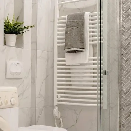 アパート Elegant Design In Vibrant Center