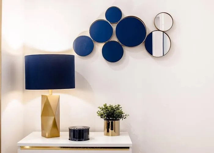 Elegant Design In Vibrant Center *
