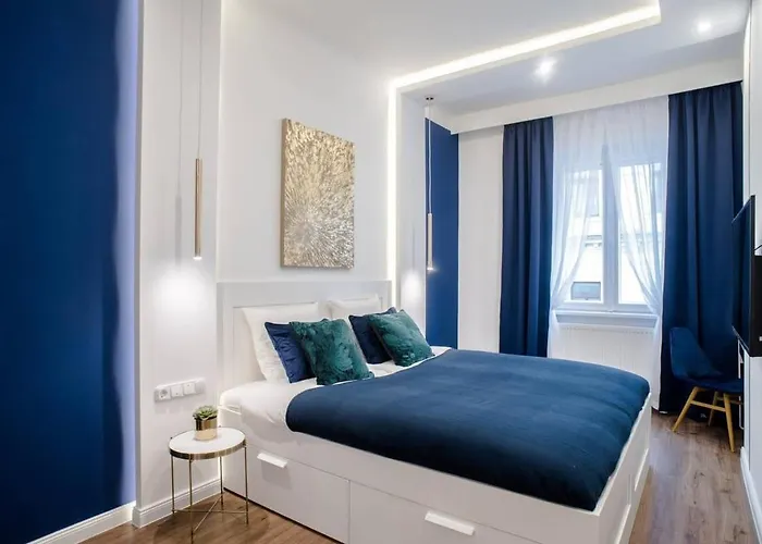 Elegant Design In Vibrant Center *