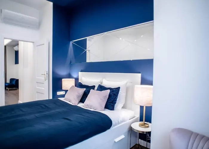 Elegant Design In Vibrant Center شقة بودابست