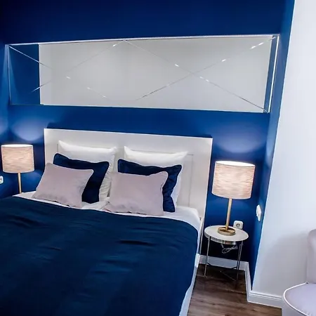 Elegant Design In Vibrant Center Lejlighed Budapest