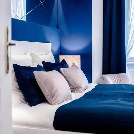 Elegant Design In Vibrant Center Appartement *